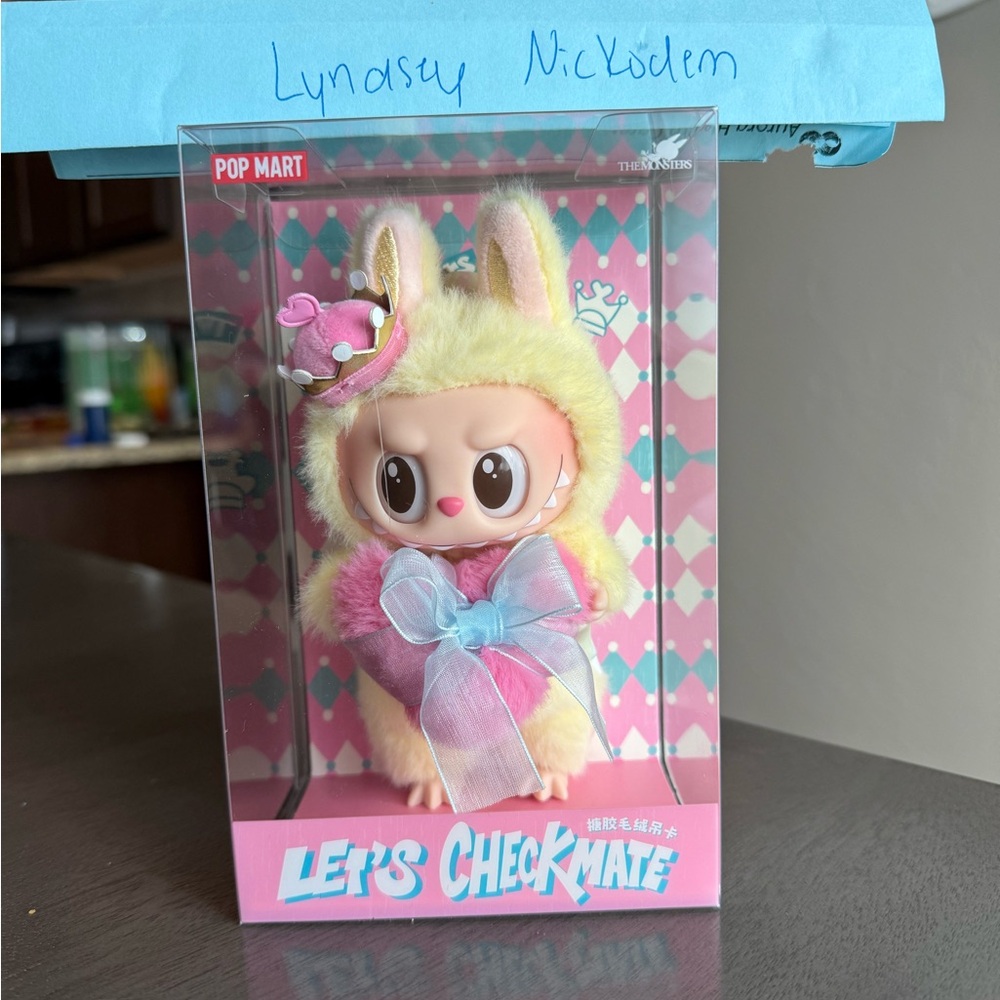 Pop Mart Let's Checkmate Labubu (Queen)
